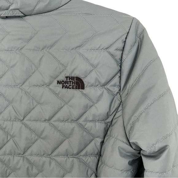 THE NORTH FACE Women's Thermoball™ Trekker Jacket Gray Sz M - Picture 4 of 9